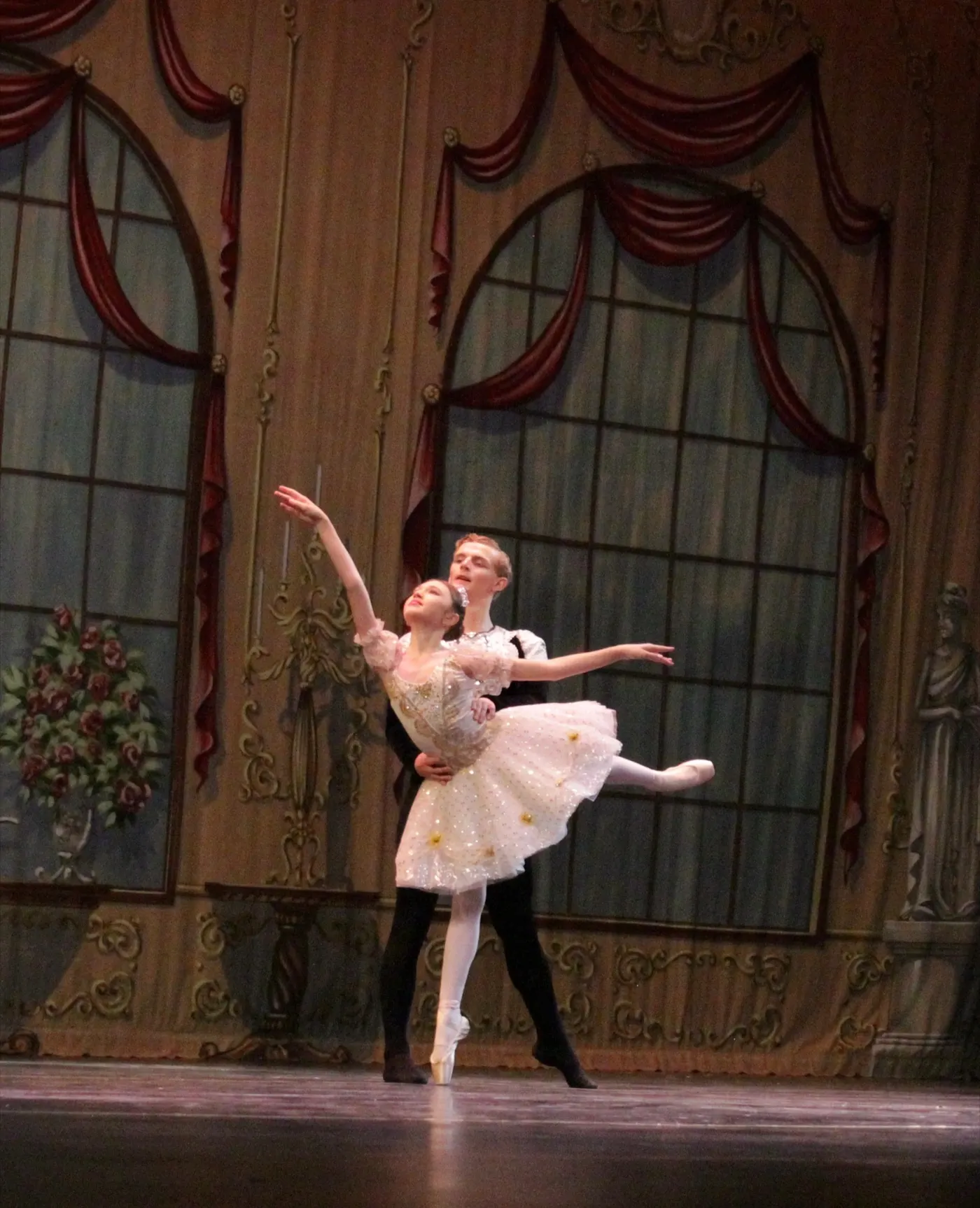 Просунуті учні балету виконують «Сплячу красуню» у Farber Ballet, Бруклін, NY