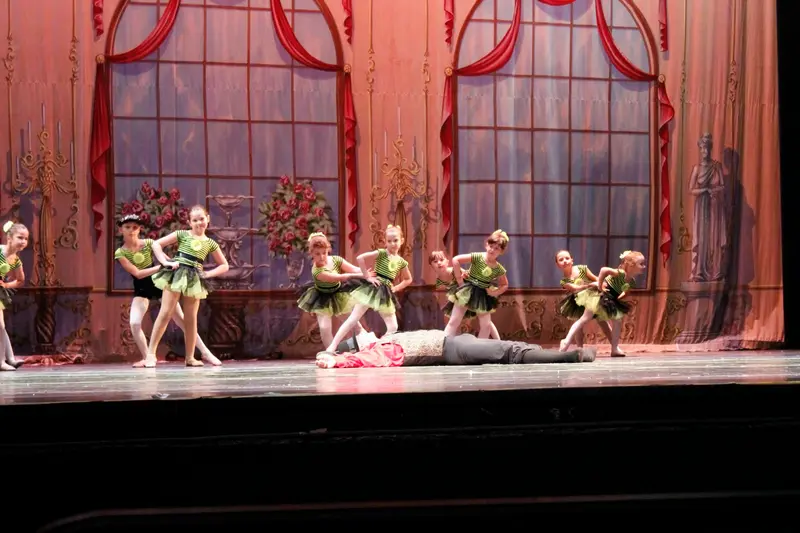 Ученики Farber Ballet на занятиях и выступлениях, Брайтон-Бич, Бруклин, фото 1
